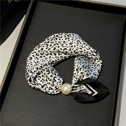 🧣 Halsband med magnetlås och mönstrad scarf: Elegant 2-i-1-scarf med tryck! ✨