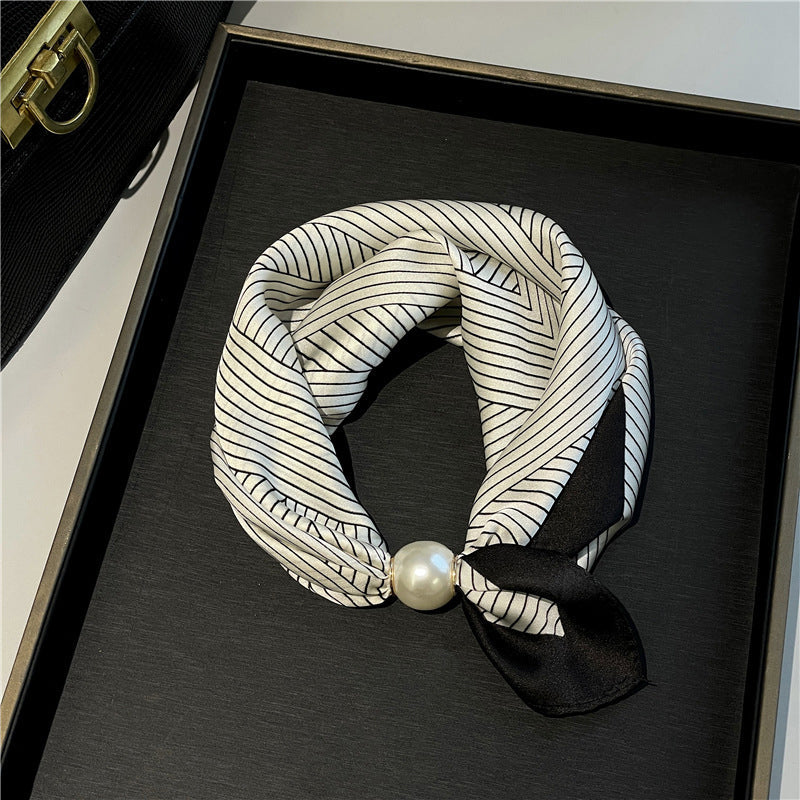 🧣 Halsband med magnetlås och mönstrad scarf: Elegant 2-i-1-scarf med tryck! ✨