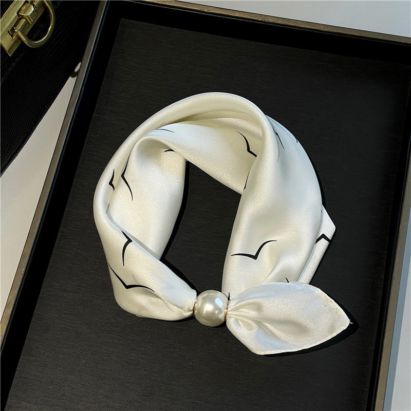 🧣 Halsband med magnetlås och mönstrad scarf: Elegant 2-i-1-scarf med tryck! ✨