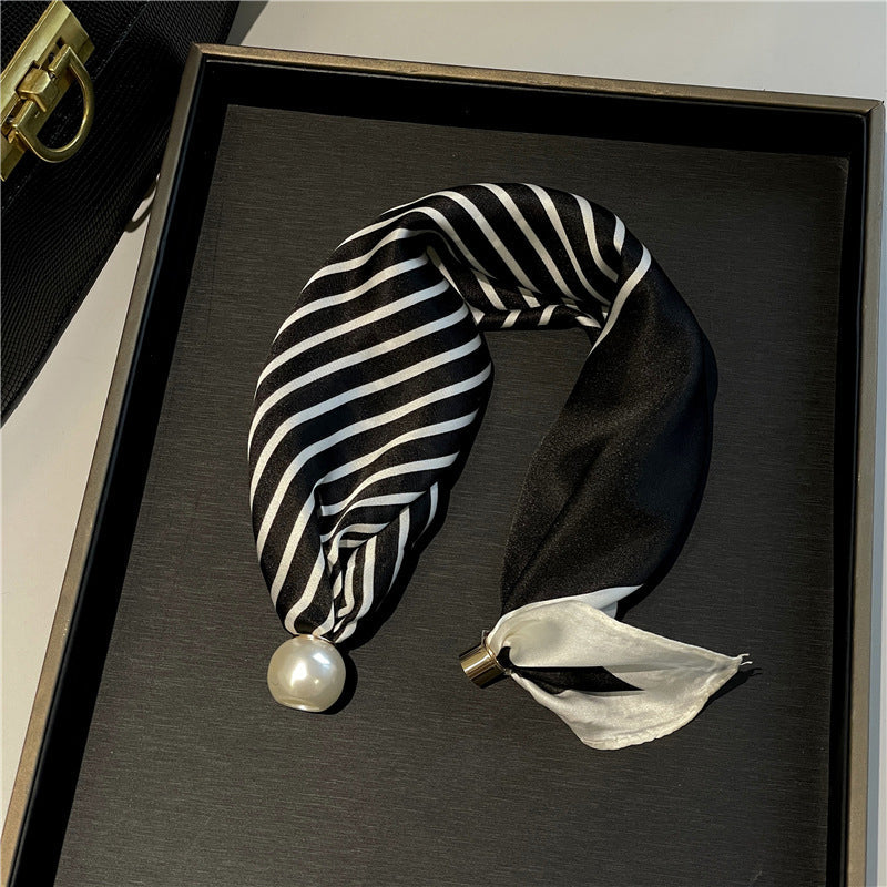 🧣 Halsband med magnetlås och mönstrad scarf: Elegant 2-i-1-scarf med tryck! ✨