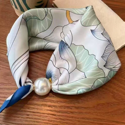🧣 Halsband med magnetlås och mönstrad scarf: Elegant 2-i-1-scarf med tryck! ✨