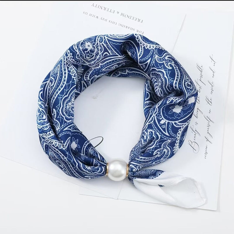 🧣 Halsband med magnetlås och mönstrad scarf: Elegant 2-i-1-scarf med tryck! ✨