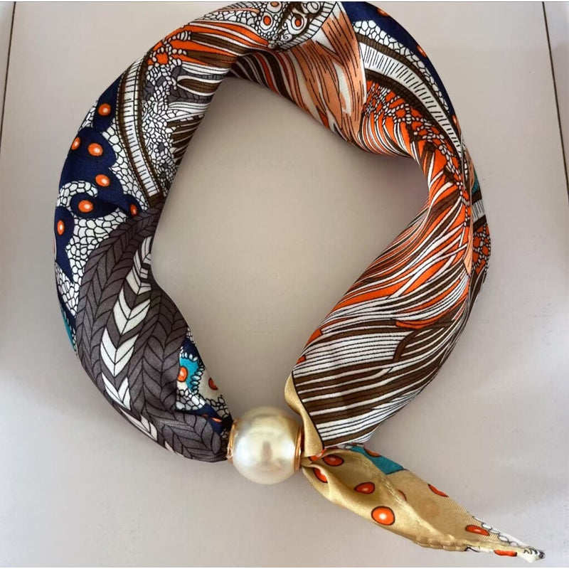 🧣 Halsband med magnetlås och mönstrad scarf: Elegant 2-i-1-scarf med tryck! ✨