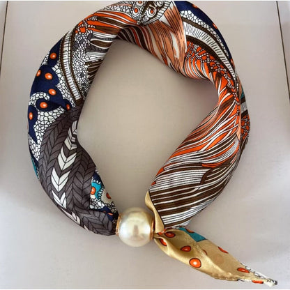 🧣 Halsband med magnetlås och mönstrad scarf: Elegant 2-i-1-scarf med tryck! ✨