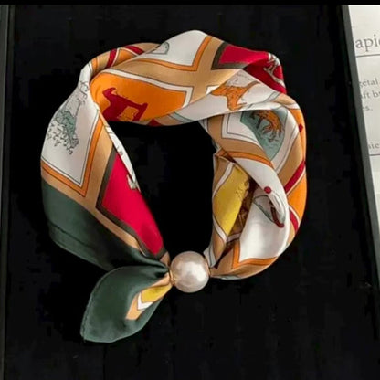 🧣 Halsband med magnetlås och mönstrad scarf: Elegant 2-i-1-scarf med tryck! ✨