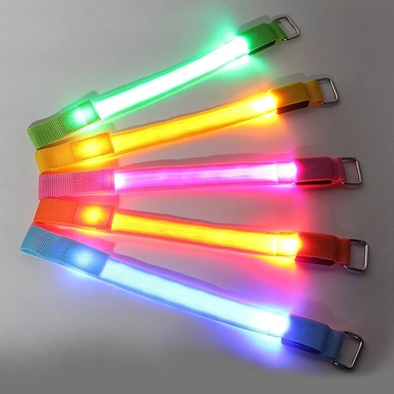LED-benremmar för häst – 4-pack | Knappcellsbatteri för nattridning ✨