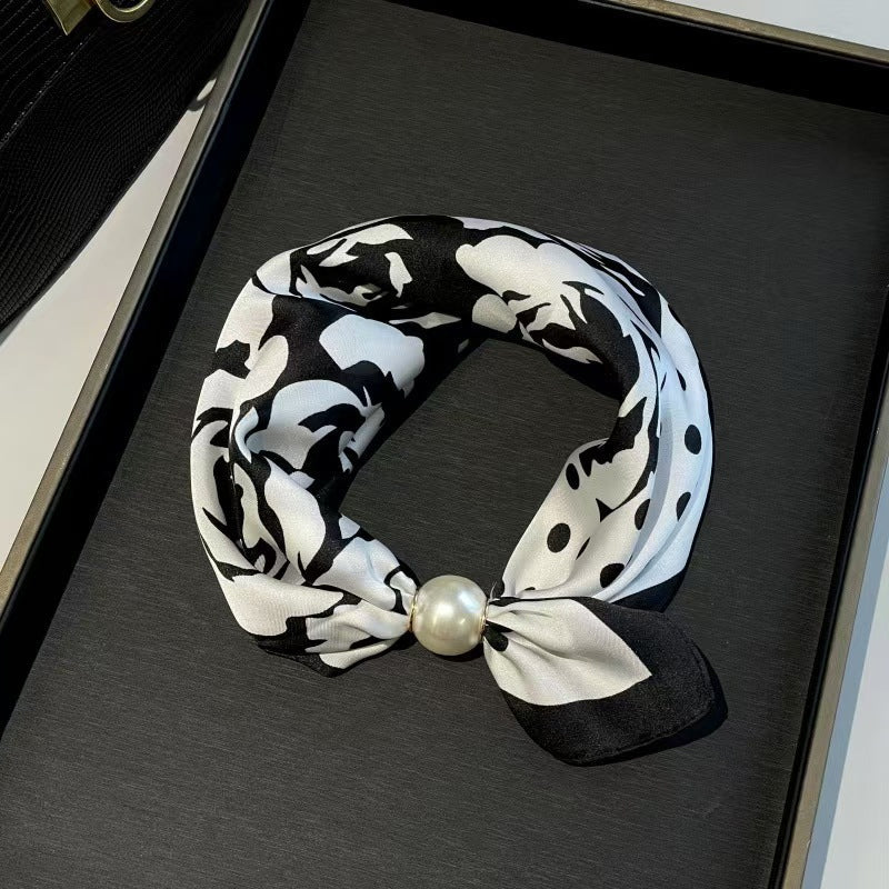 🧣 Halsband med magnetlås och mönstrad scarf: Elegant 2-i-1-scarf med tryck! ✨