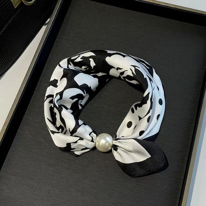 🧣 Halsband med magnetlås och mönstrad scarf: Elegant 2-i-1-scarf med tryck! ✨