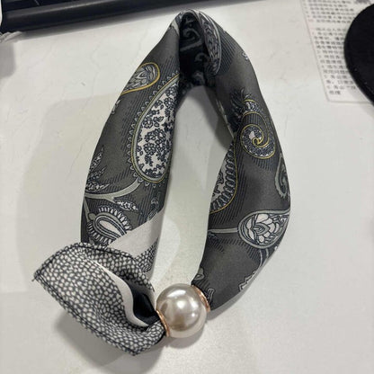 🧣 Halsband med magnetlås och mönstrad scarf: Elegant 2-i-1-scarf med tryck! ✨