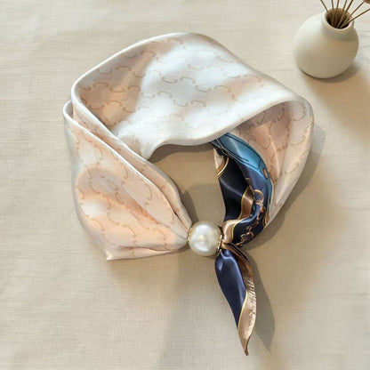 🧣 Halsband med magnetlås och mönstrad scarf: Elegant 2-i-1-scarf med tryck! ✨