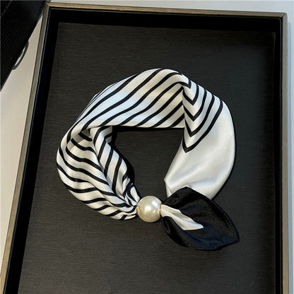 🧣 Halsband med magnetlås och mönstrad scarf: Elegant 2-i-1-scarf med tryck! ✨