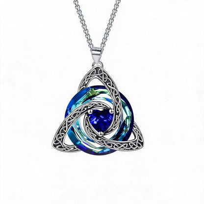 ✨ Födelsestenskycke med keltisk triquetra – en meningsfull symbol för kärlek och samhörighet ❤️
